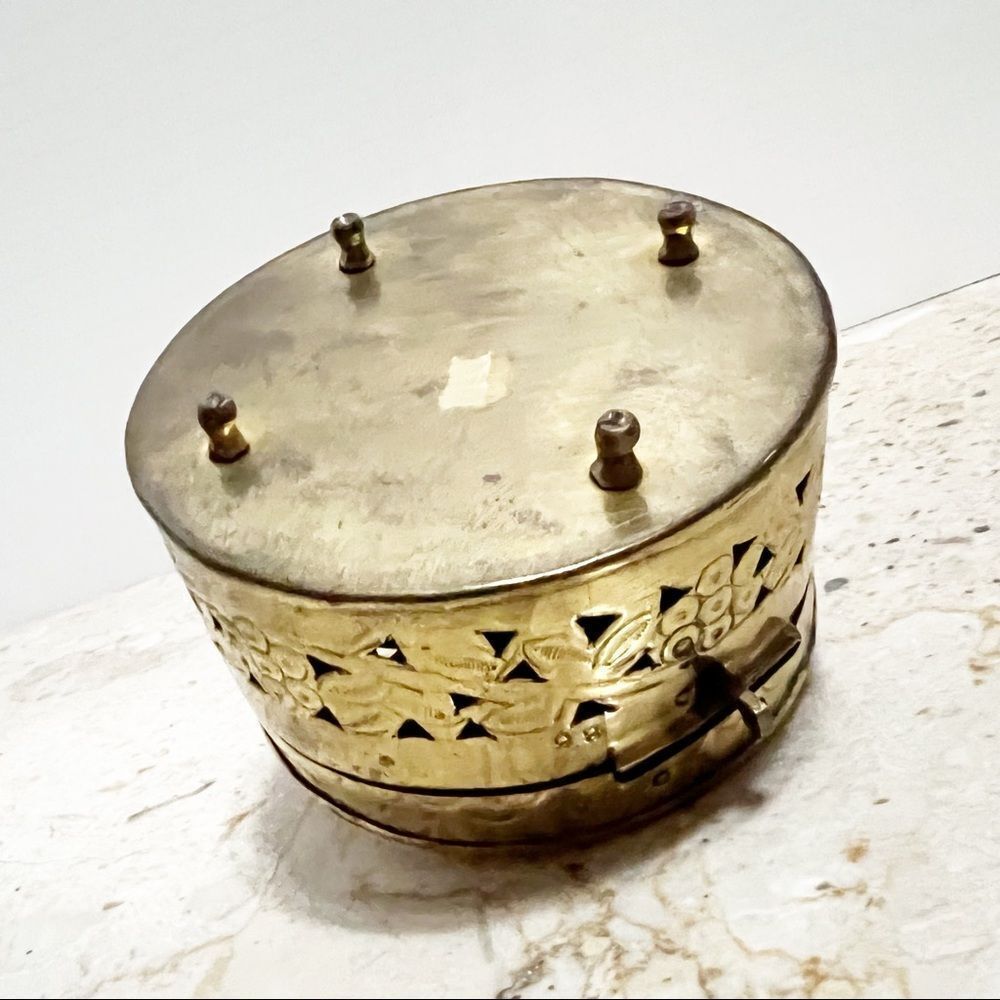 Vintage Brass Etched Hinged Box – Made in India - Incense or Jewelry Keepsake - Picture 9 of 14